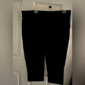 Chicos stretch denim capris size 2 wide waistband.